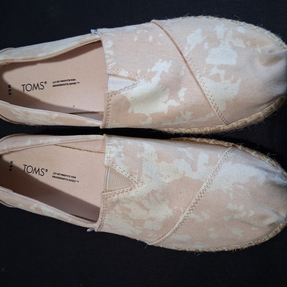 Toms Cream Espadrilles Shimmery Slip-Ons - Picture 2 of 9